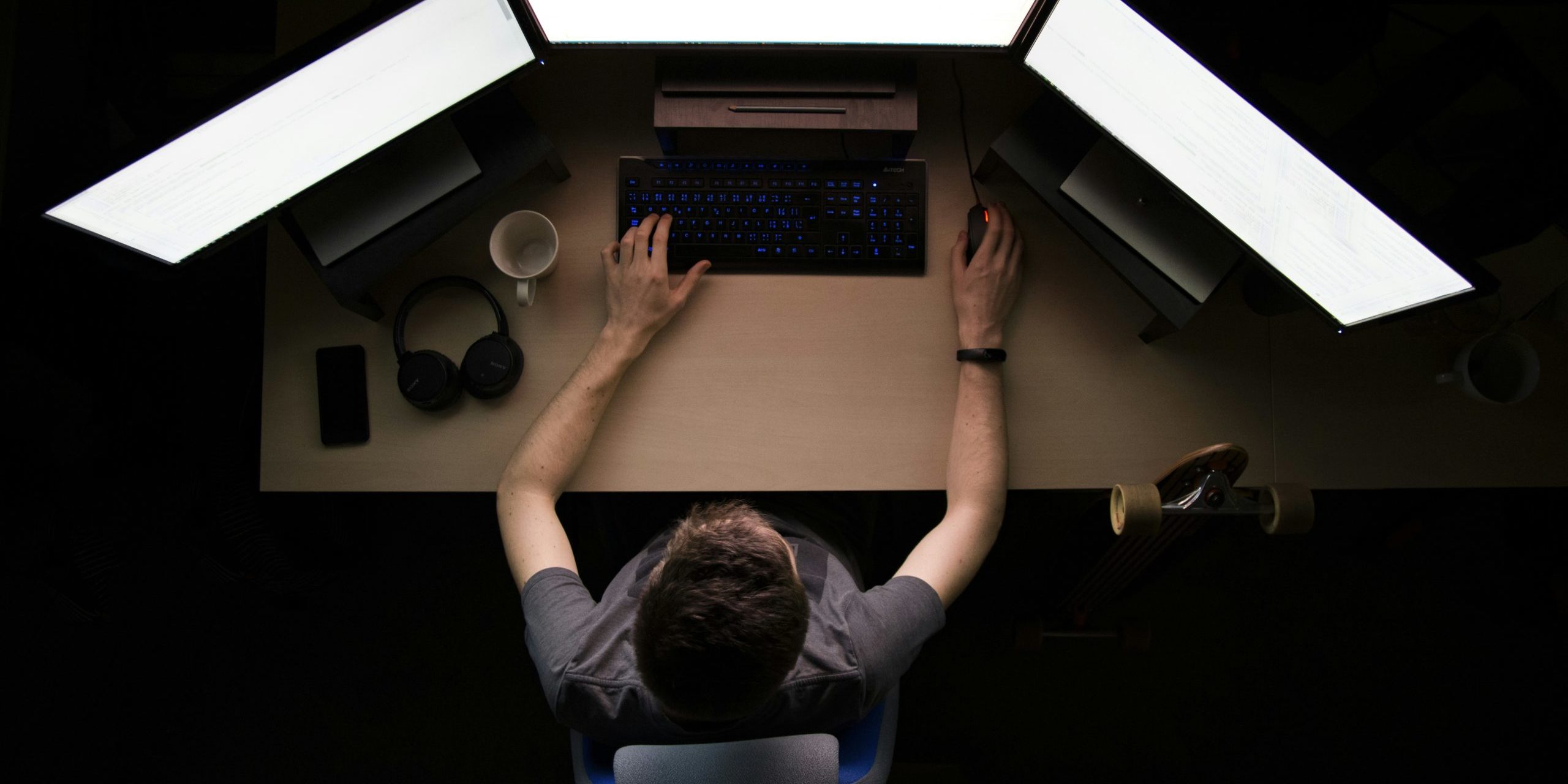 photo-1550439062-609e1531270e